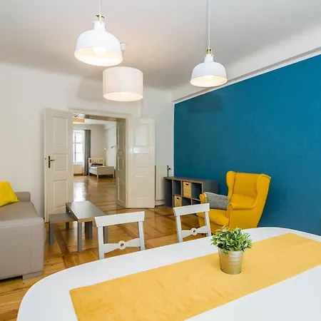 Elegant Central Apartment