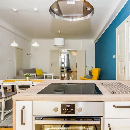 Elegant Central Apartment