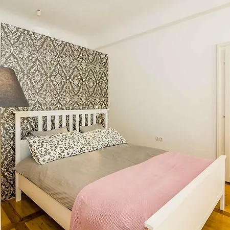 Elegant Central Apartment