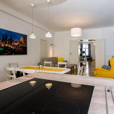 Elegant * リュブリャナ